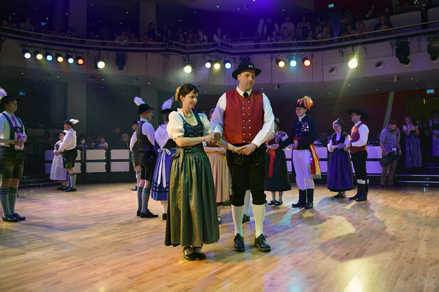 Repr#sentanten der Trachtenvereine