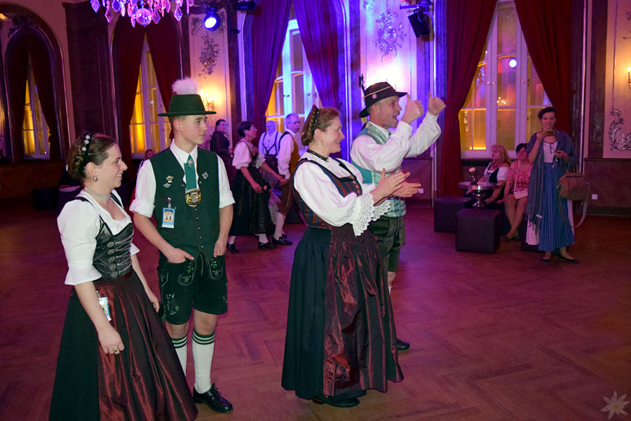 Repr#sentanten der Trachtenvereine