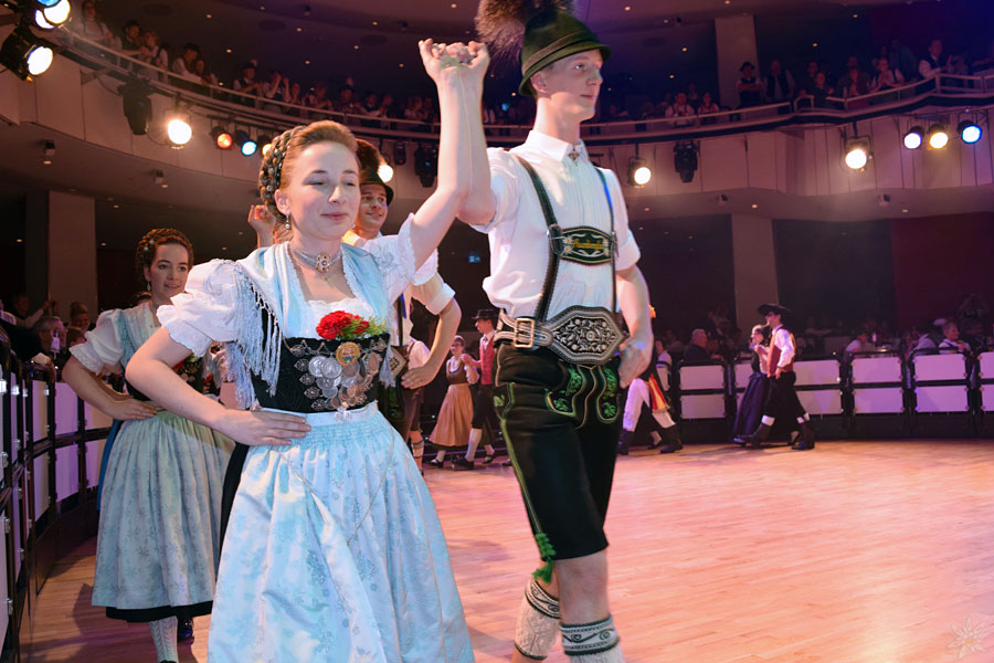 Repr#sentanten der Trachtenvereine