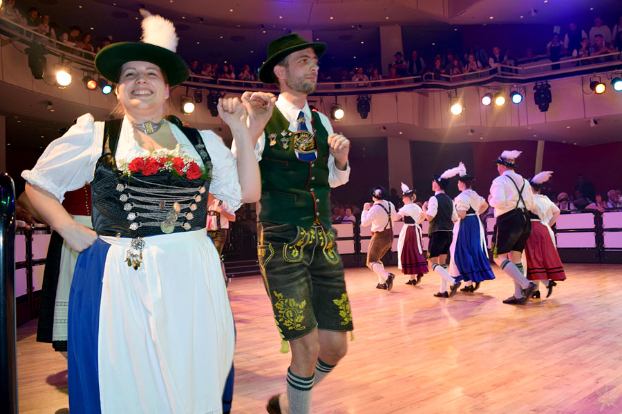 Repr#sentanten der Trachtenvereine