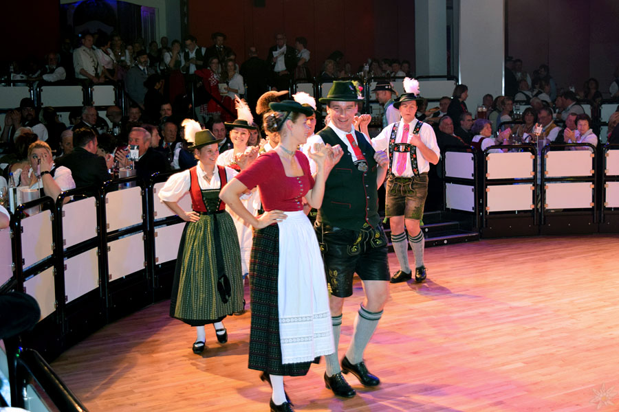 Repr#sentanten der Trachtenvereine