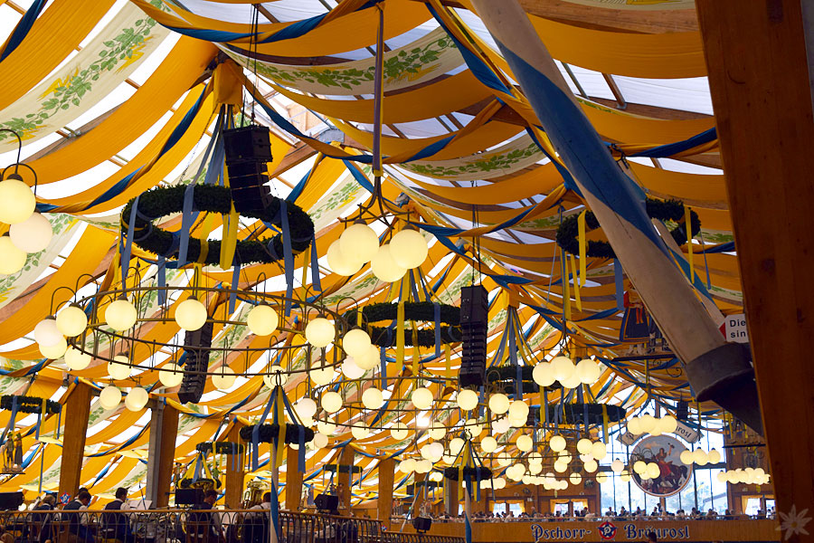 Wiesn 2015 Bräurosl Zelt Innenansicht