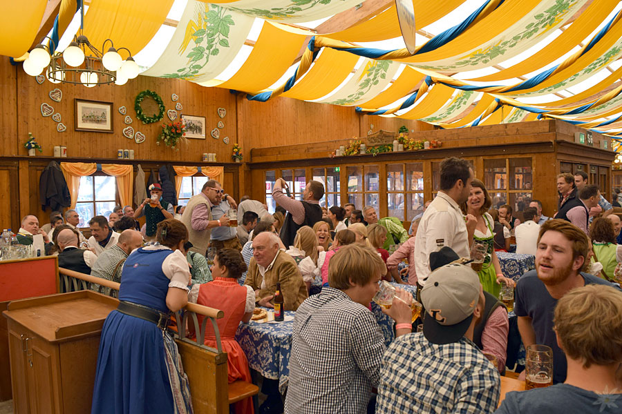 Wiesn 2015 Bräurosl Zelt Innenansicht