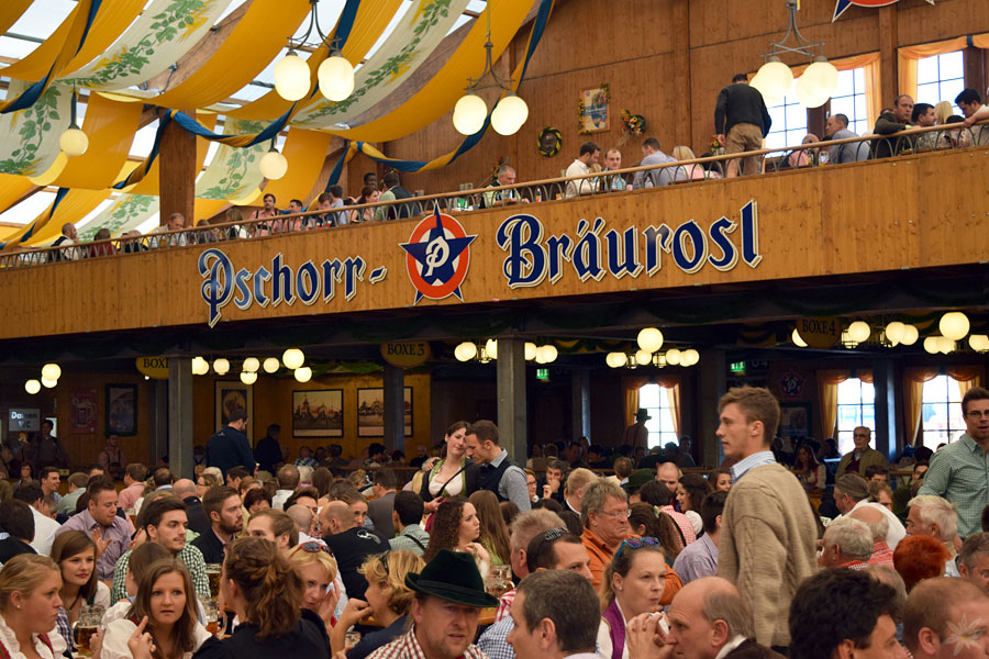 Wiesn 2015 Bräurosl Zelt Innenansicht