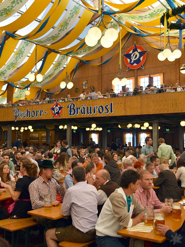 Wiesn 2015 Bräurosl Zelt Innenansicht