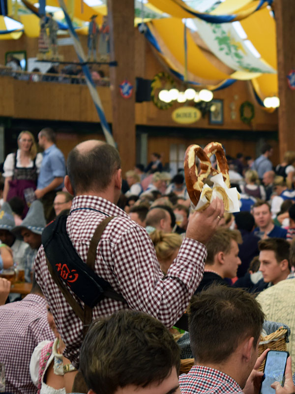 Wiesn 2015 Bräurosl Zelt Innenansicht