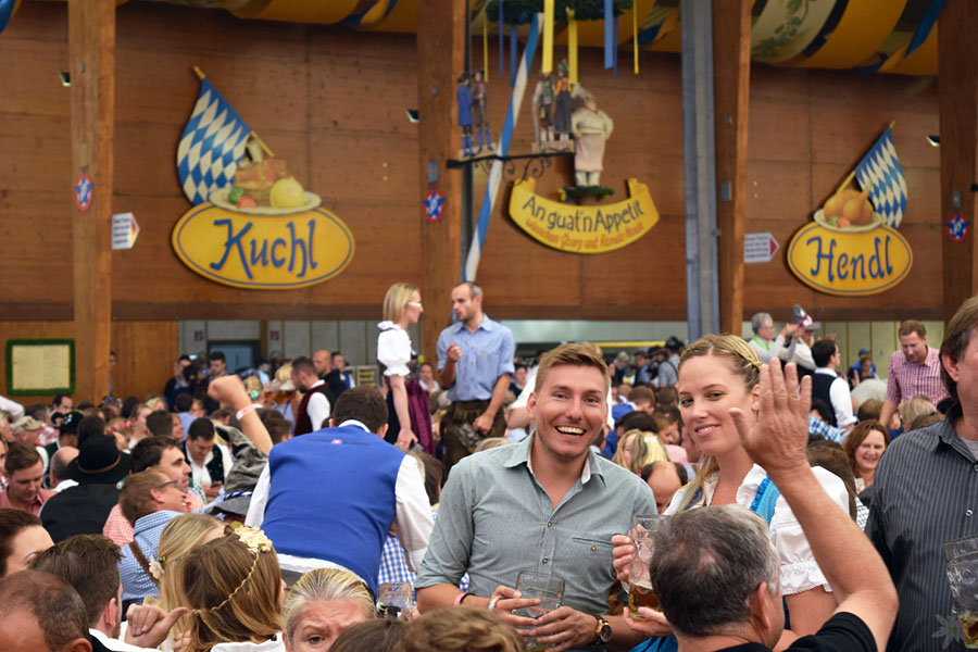 Wiesn 2015 Bräurosl Zelt Innenansicht