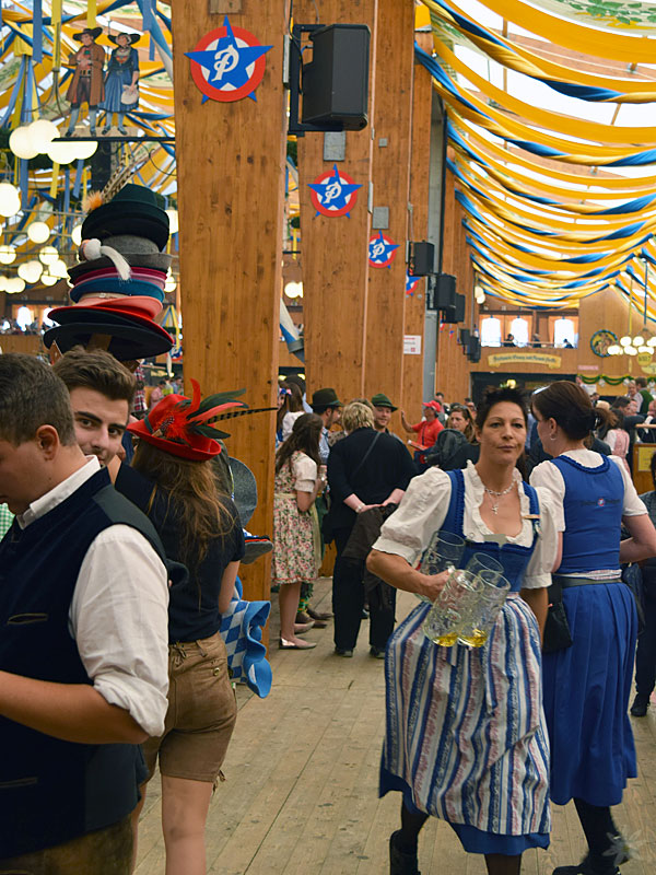 Wiesn 2015 Bräurosl Zelt Innenansicht