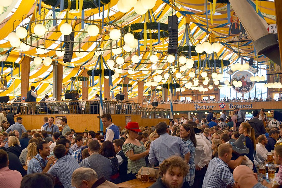 Wiesn 2015 Bräurosl Zelt Innenansicht