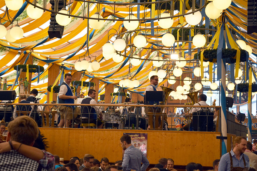 Wiesn 2015 Bräurosl Zelt Innenansicht