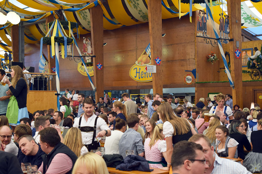 Wiesn 2015 Bräurosl Zelt Innenansicht