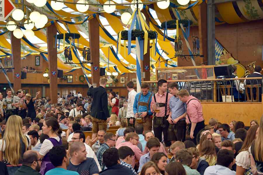 Wiesn 2015 Bräurosl Zelt Innenansicht