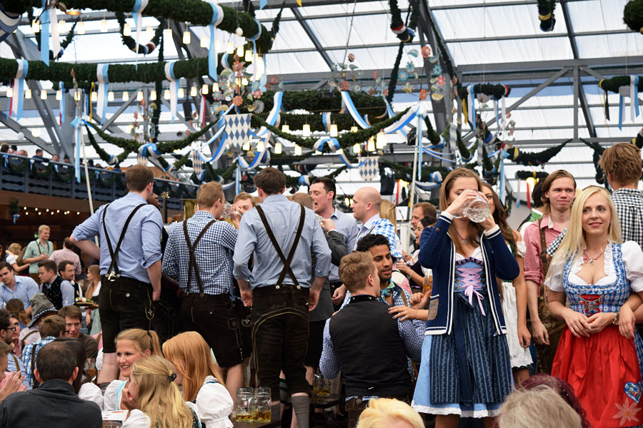 Schottenhamel Festzelt Wiesn 2015 Innenansicht