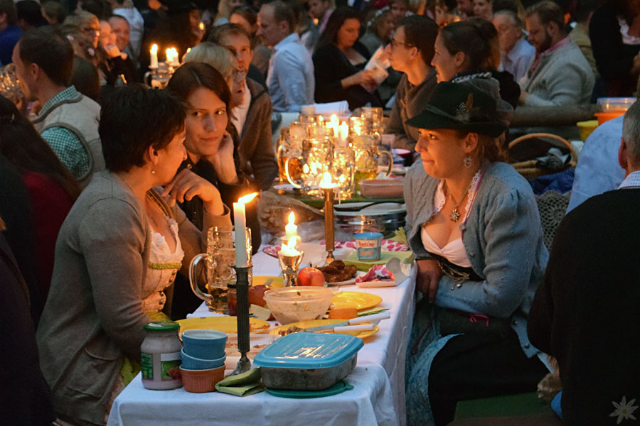 2016 Kocherlball München Kerzen auf Tisch